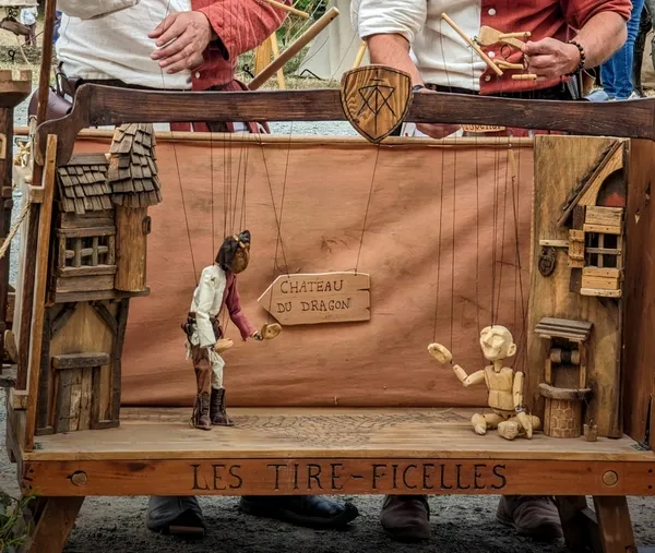 Les Tire-Ficelles - marionnettes spectacle médiéval Pérouges 2026